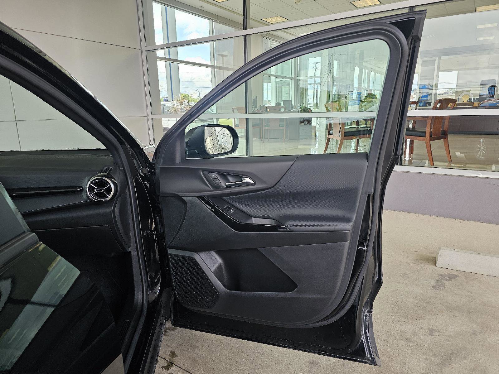 Used 2026 Chevrolet Equinox LT w/ Convenience Package II FWD image 11