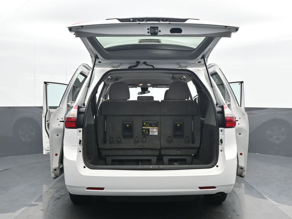 Used 2020 Toyota Sienna L FWD image 24