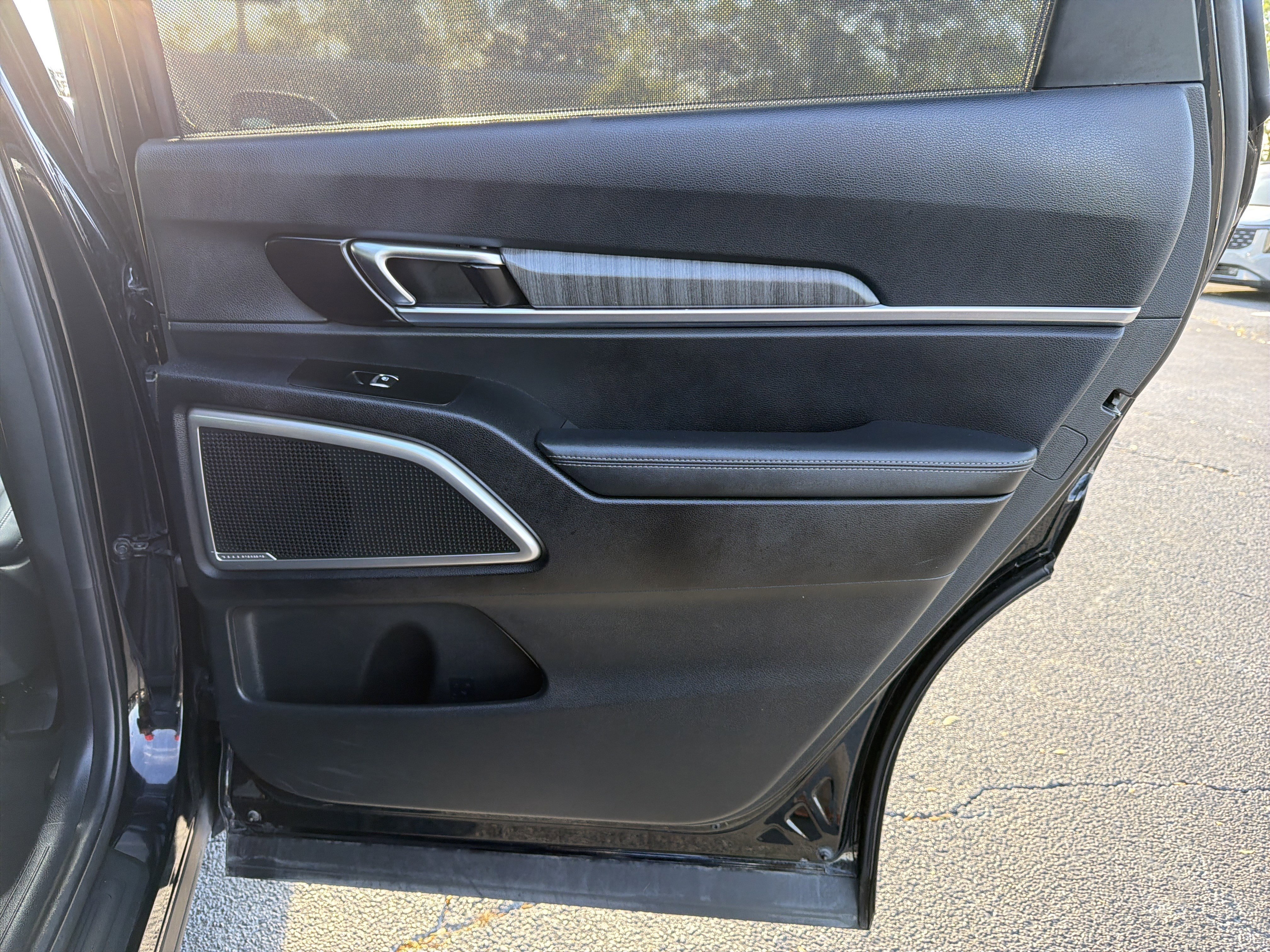 Used 2023 Kia Telluride EX w/ EX Captain's Chair Package image 16
