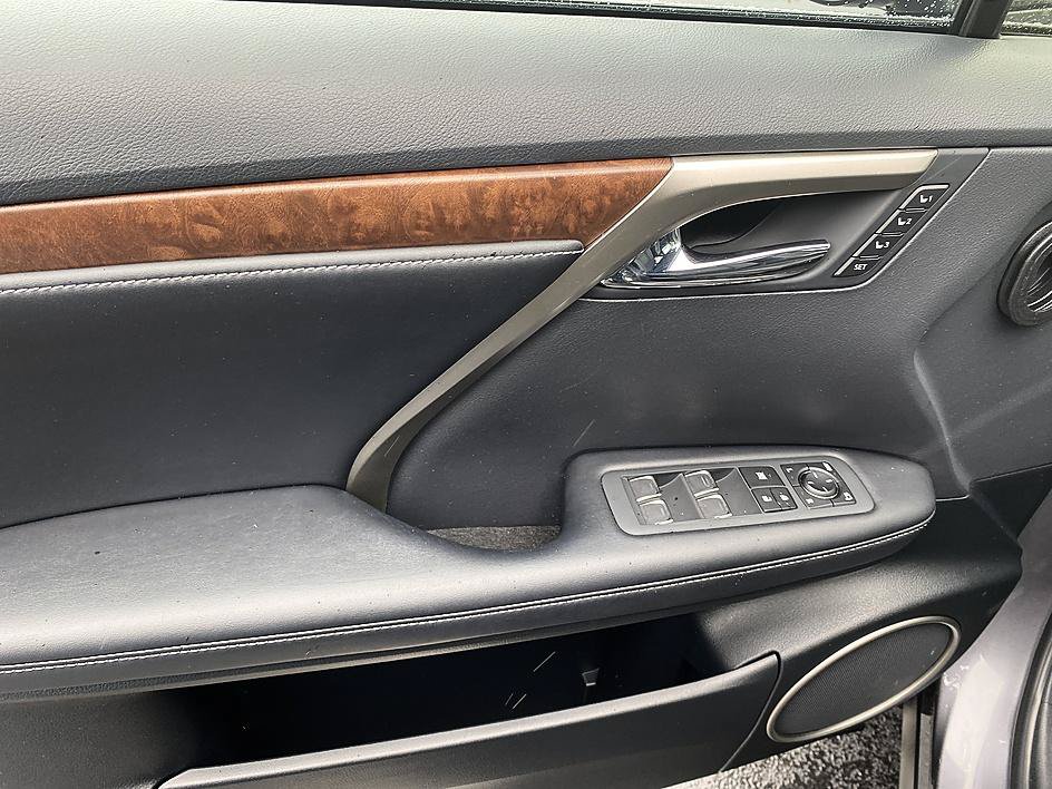 Used 2022 Lexus RX 350L Premium w/ Premium Package AWD/4WD image 9