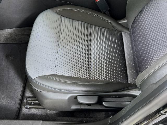 Used 2025 Chevrolet Trax LT w/ LT Convenience Package image 19