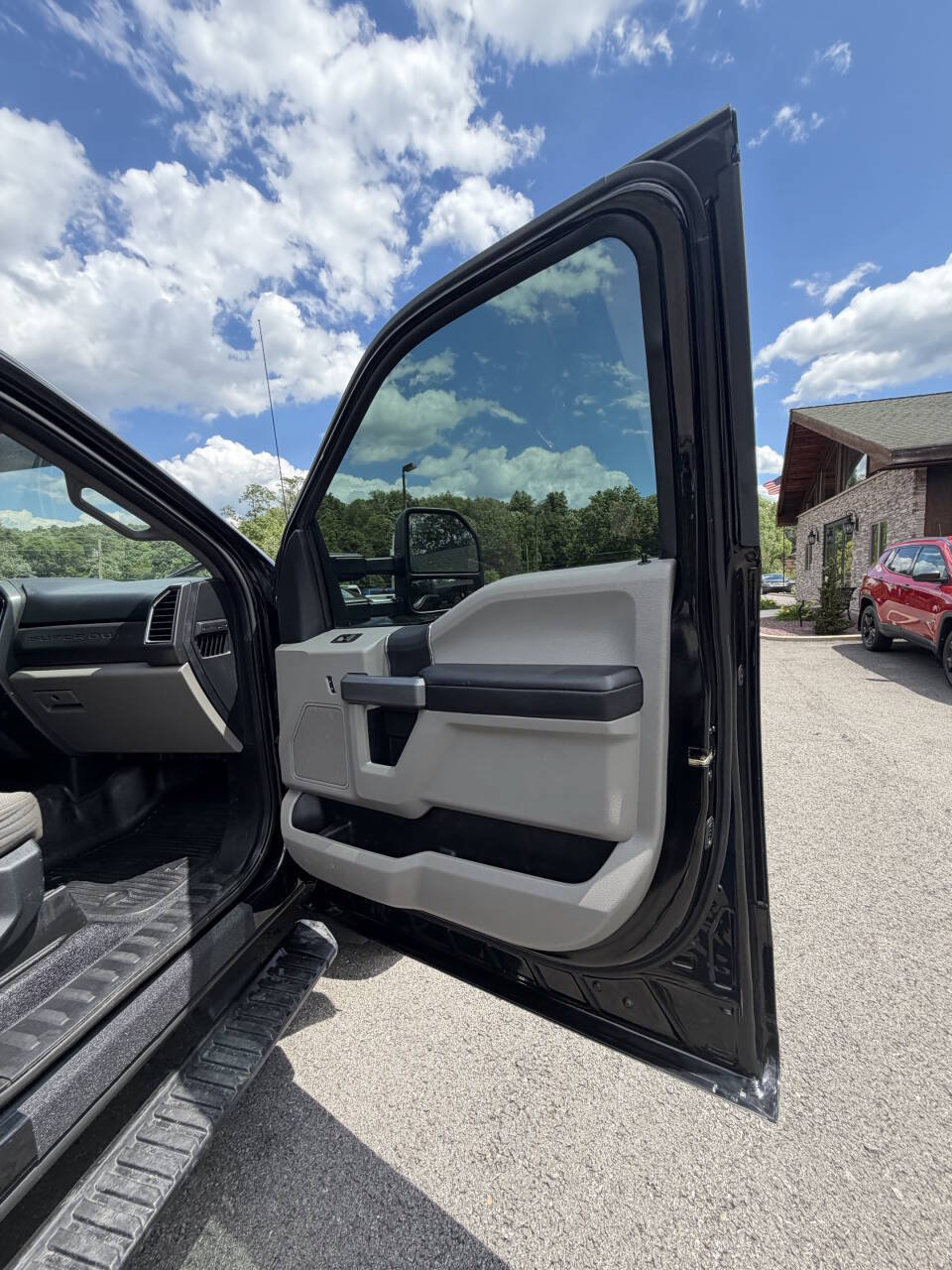 Used 2017 Ford F550 4x4 Regular Cab Super Duty image 38