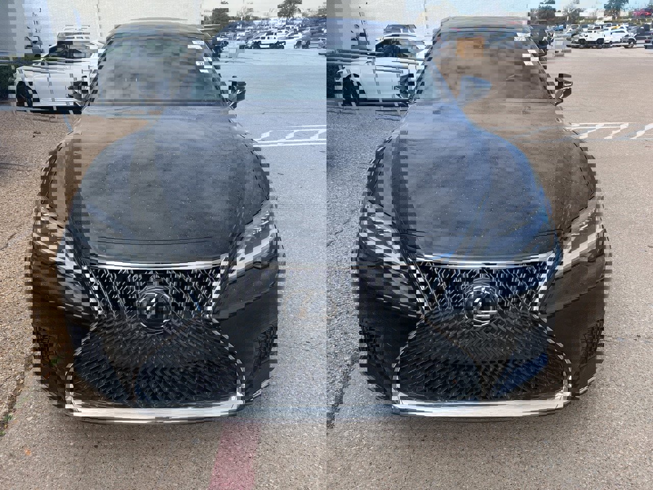 Used 2021 Lexus LS 500 w/ Accessory Package (Z2) image 2