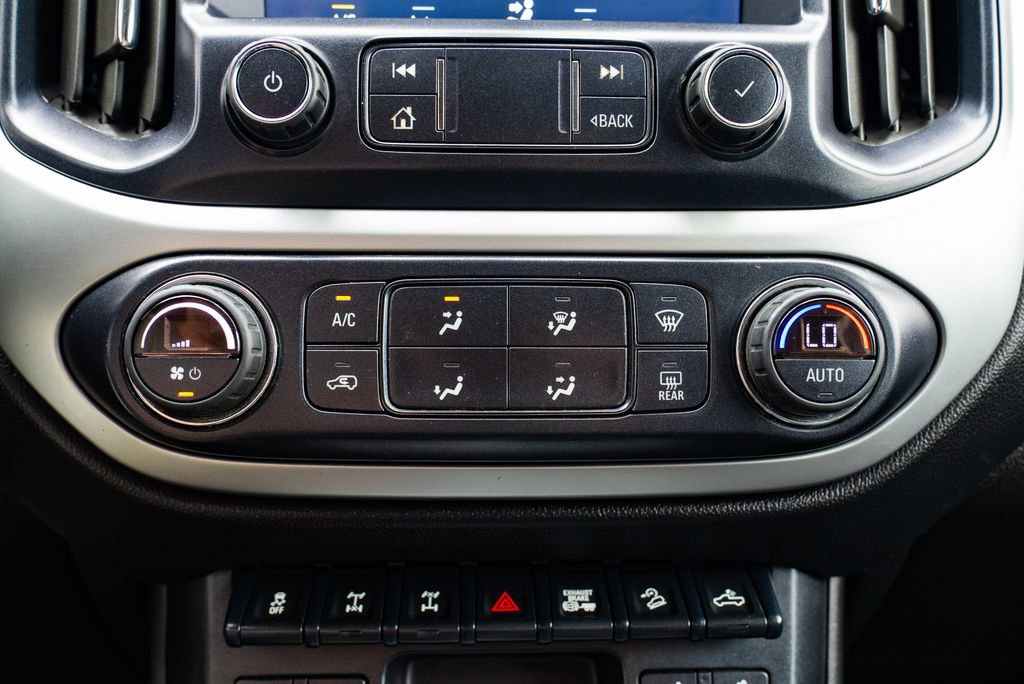 Used 2020 Chevrolet Colorado ZR2 w/ Colorado ZR2 Bison Edition image 19