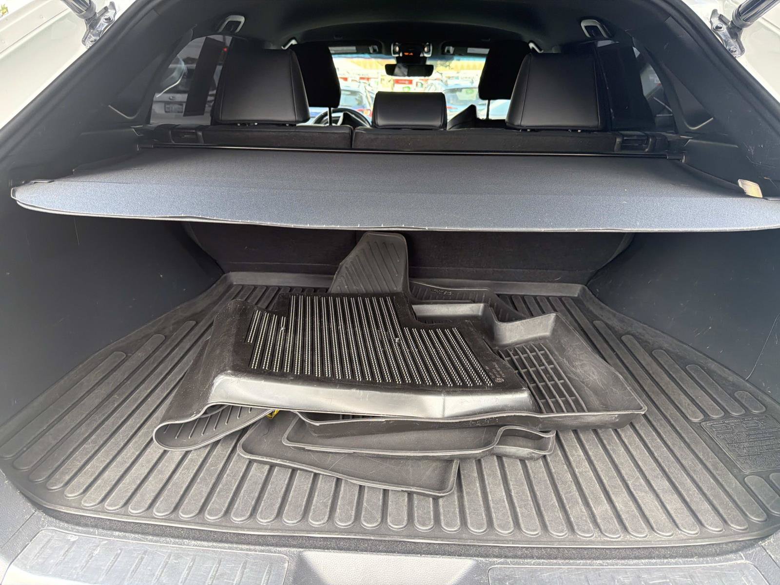 Used 2023 Toyota Venza XLE AWD/4WD image 6
