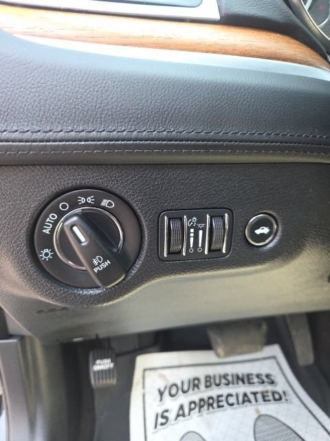 Used 2015 Chrysler 300 C Platinum w/ Harman/Kardon Audio Group AWD/4WD image 12
