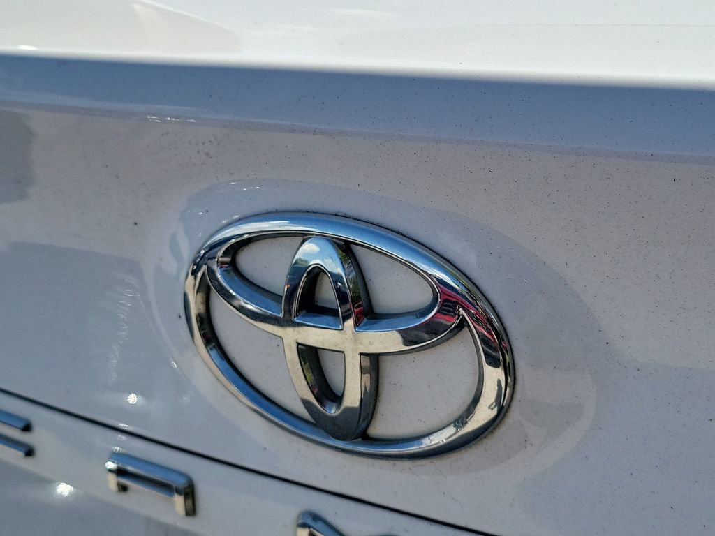 Used 2019 Toyota Camry LE FWD image 9