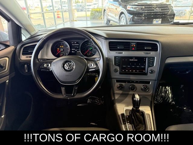 Used 2016 Volkswagen Golf S image 17