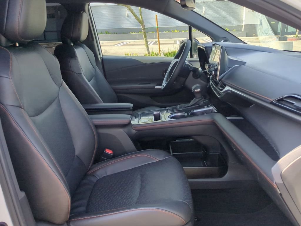 Used 2024 Toyota Sienna XSE FWD image 30