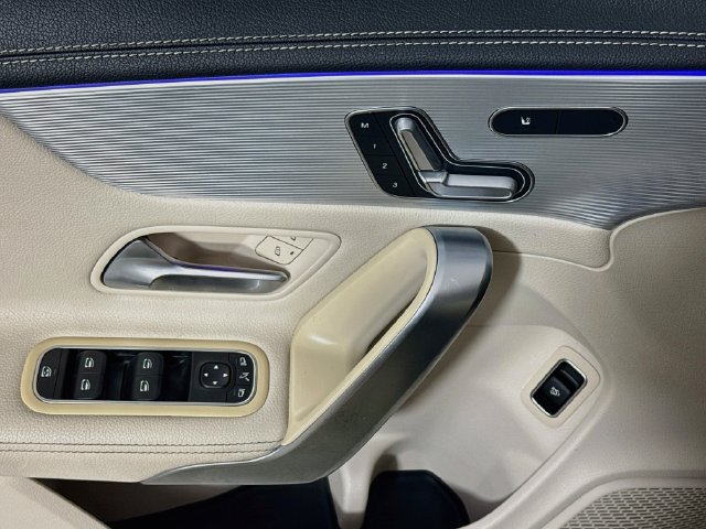 Used 2021 Mercedes-Benz CLA 250 image 23
