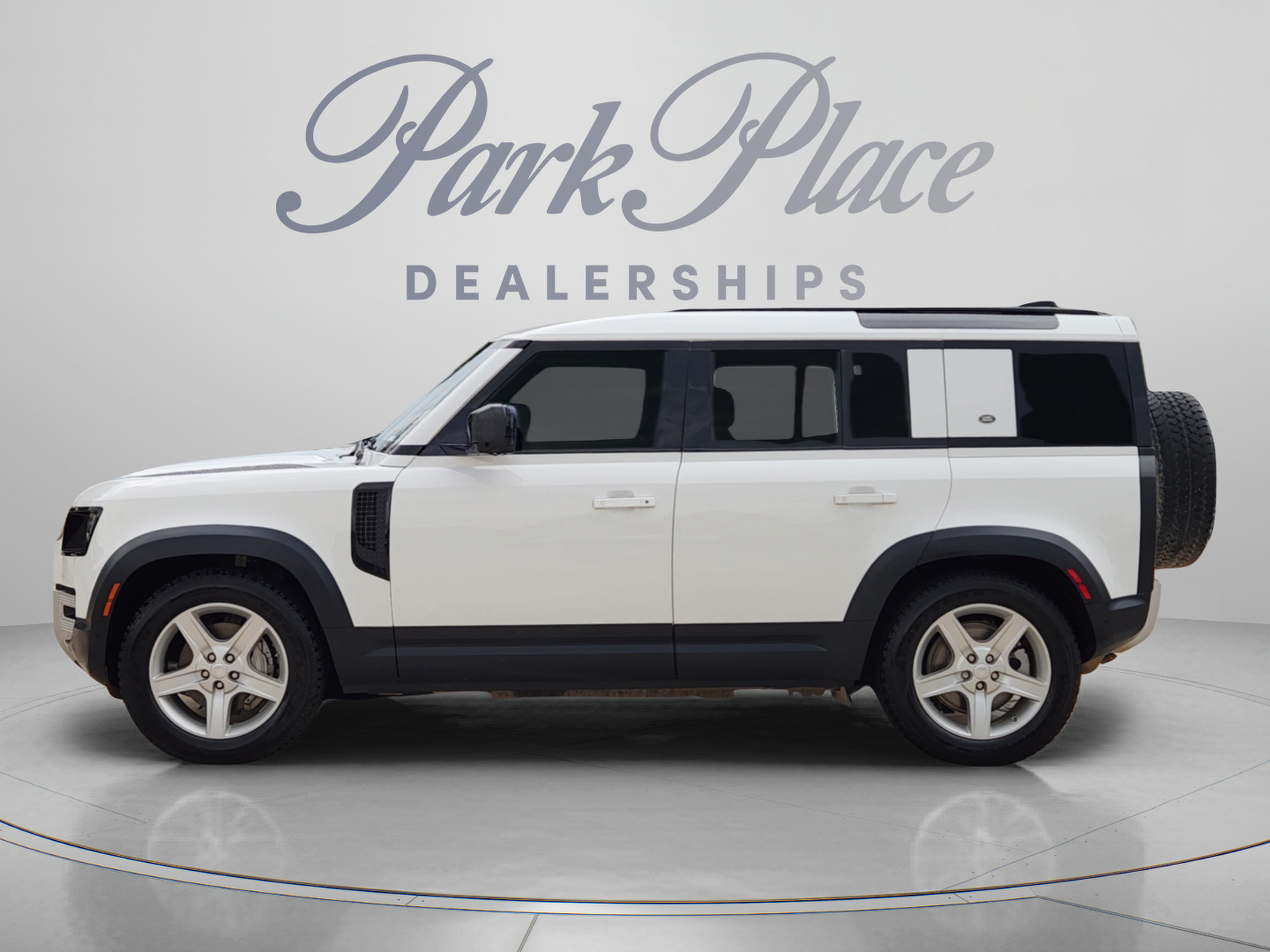 Used 2020 Land Rover Defender 110 SE AWD/4WD image 2