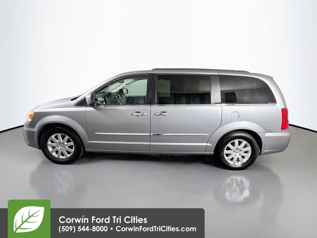 Used 2016 Chrysler Town & Country Touring w/ Driver Convenience Group image 6