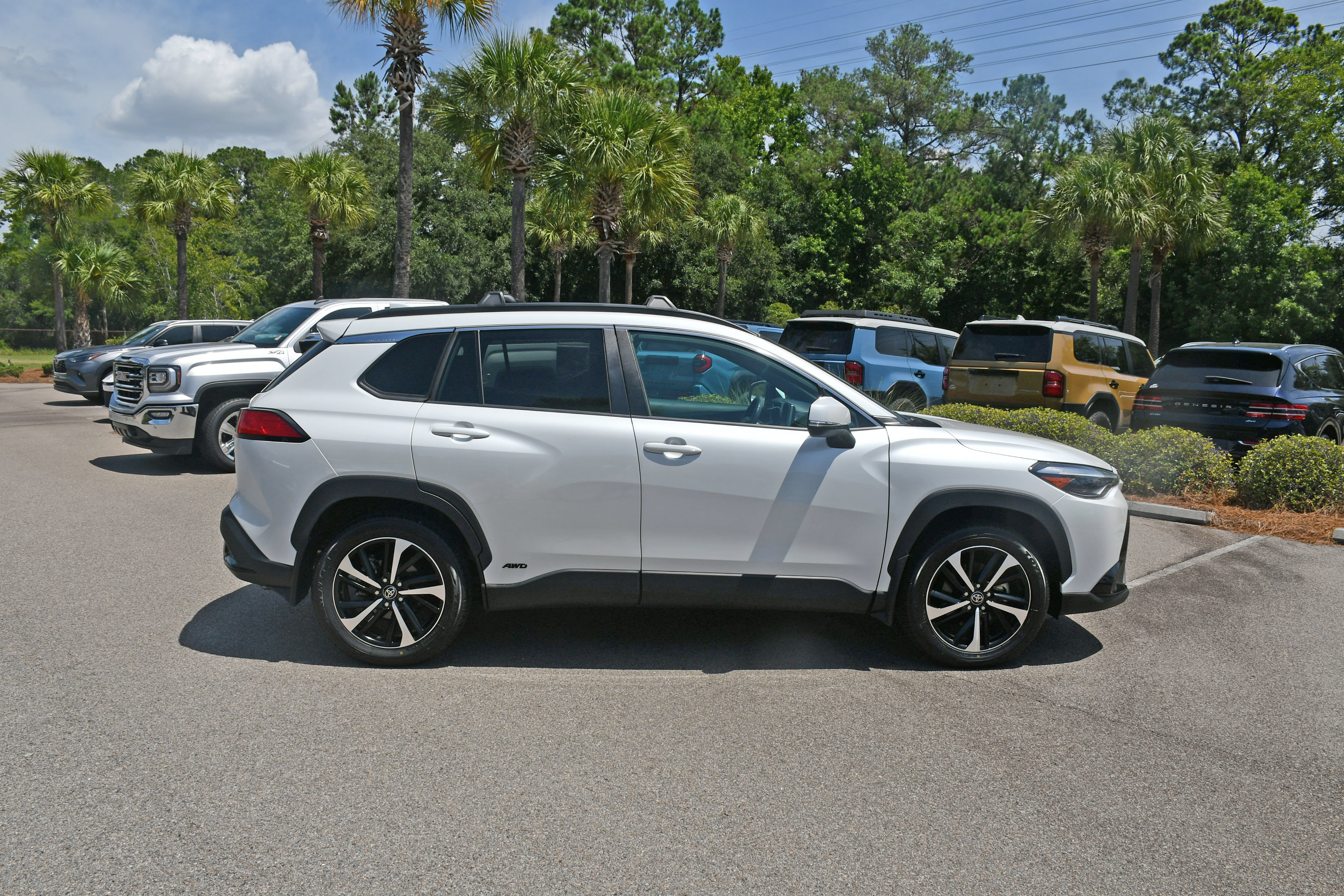 Used 2024 Toyota Corolla Cross AWD Hybrid w/ Convenience Package image 2