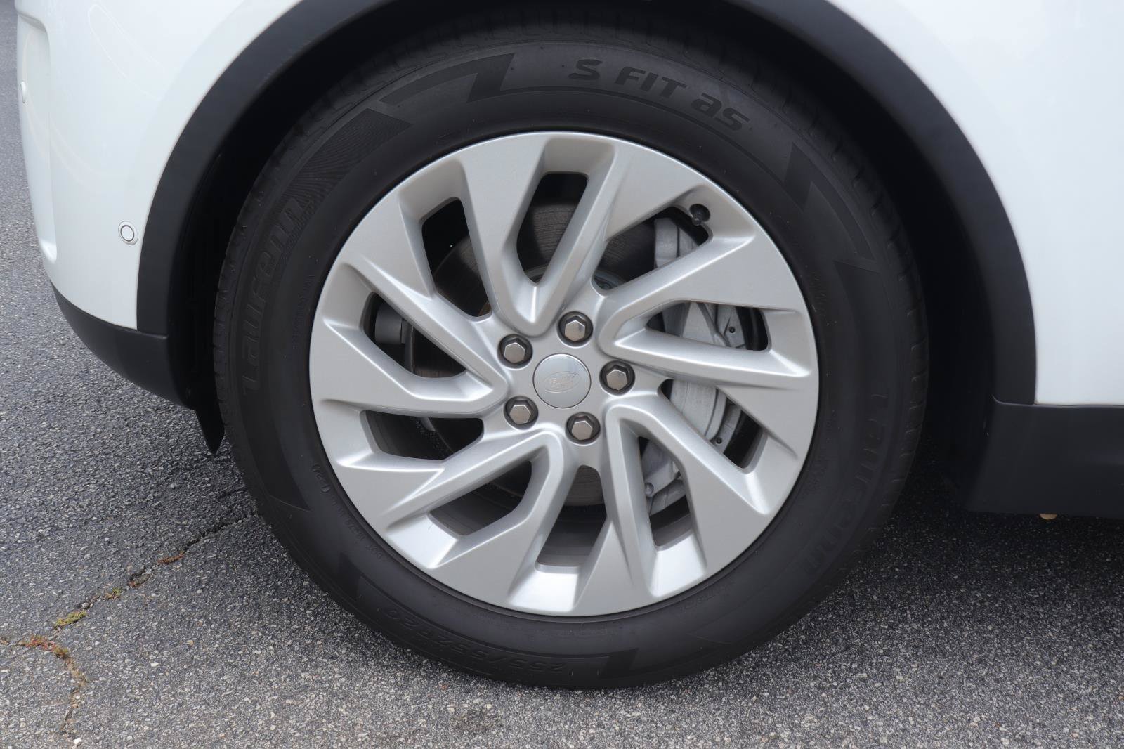 Used 2024 Land Rover Discovery S AWD/4WD image 40