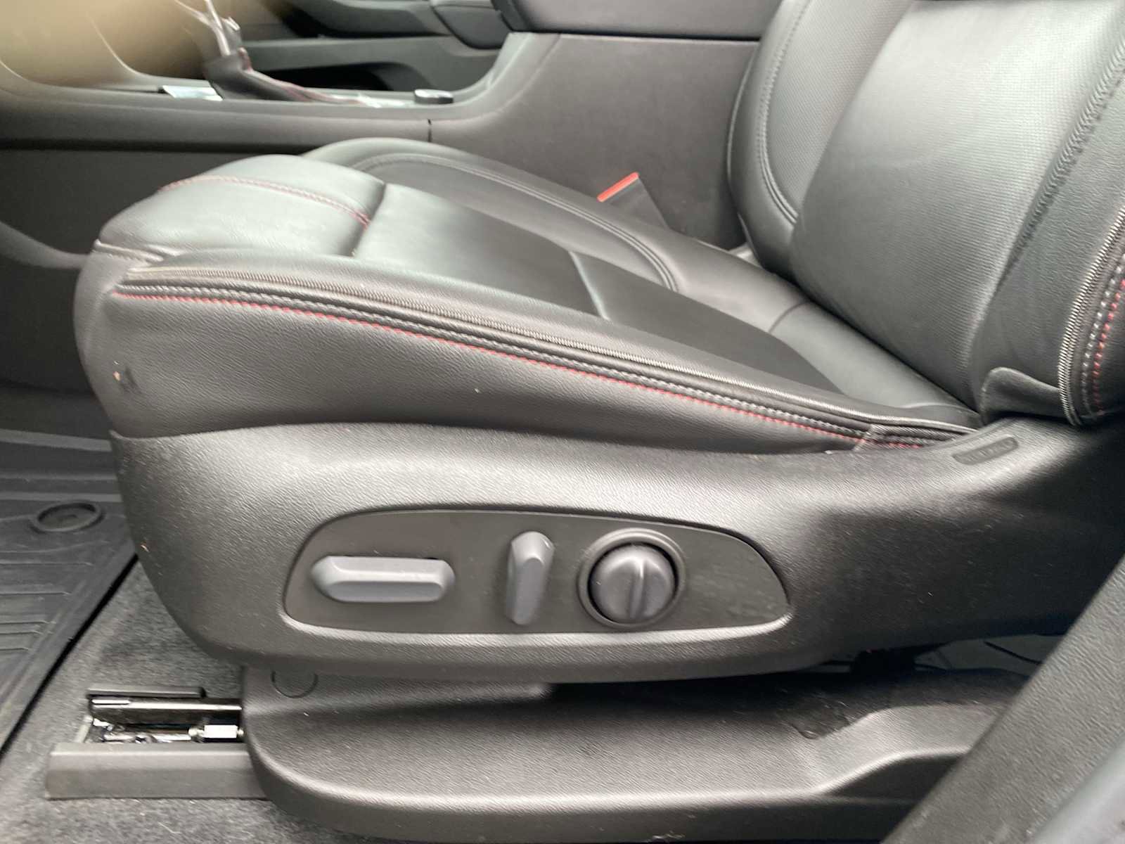 Used 2022 Chevrolet Traverse RS w/ LPO, Floor Liner Package image 27