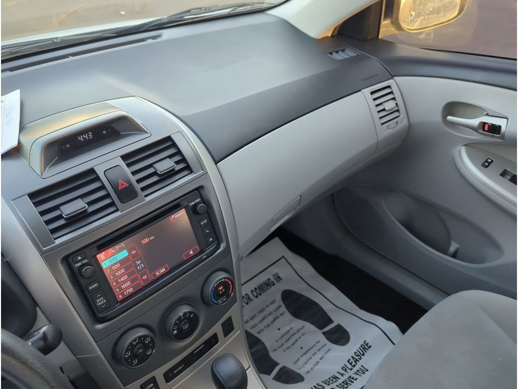 Used 2013 Toyota Corolla LE image 18