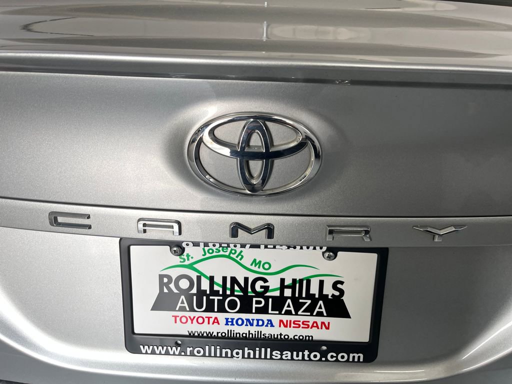 Used 2020 Toyota Camry SE FWD image 42