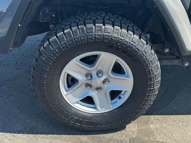 Certified 2022 Jeep Gladiator Sport AWD/4WD image 12