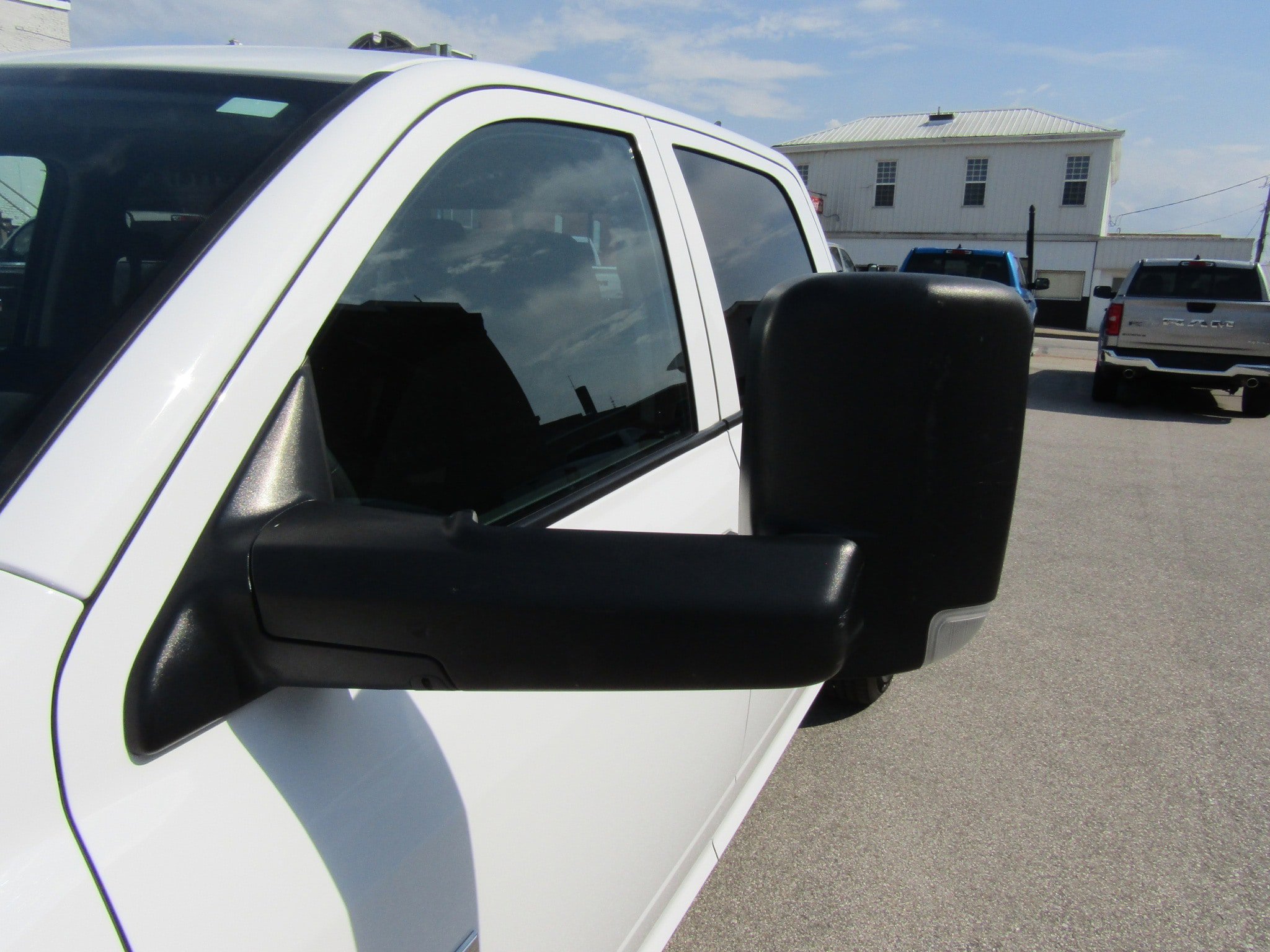 Used 2023 RAM 1500 Classic SLT w/ Trailer & Traction Group AWD/4WD image 16