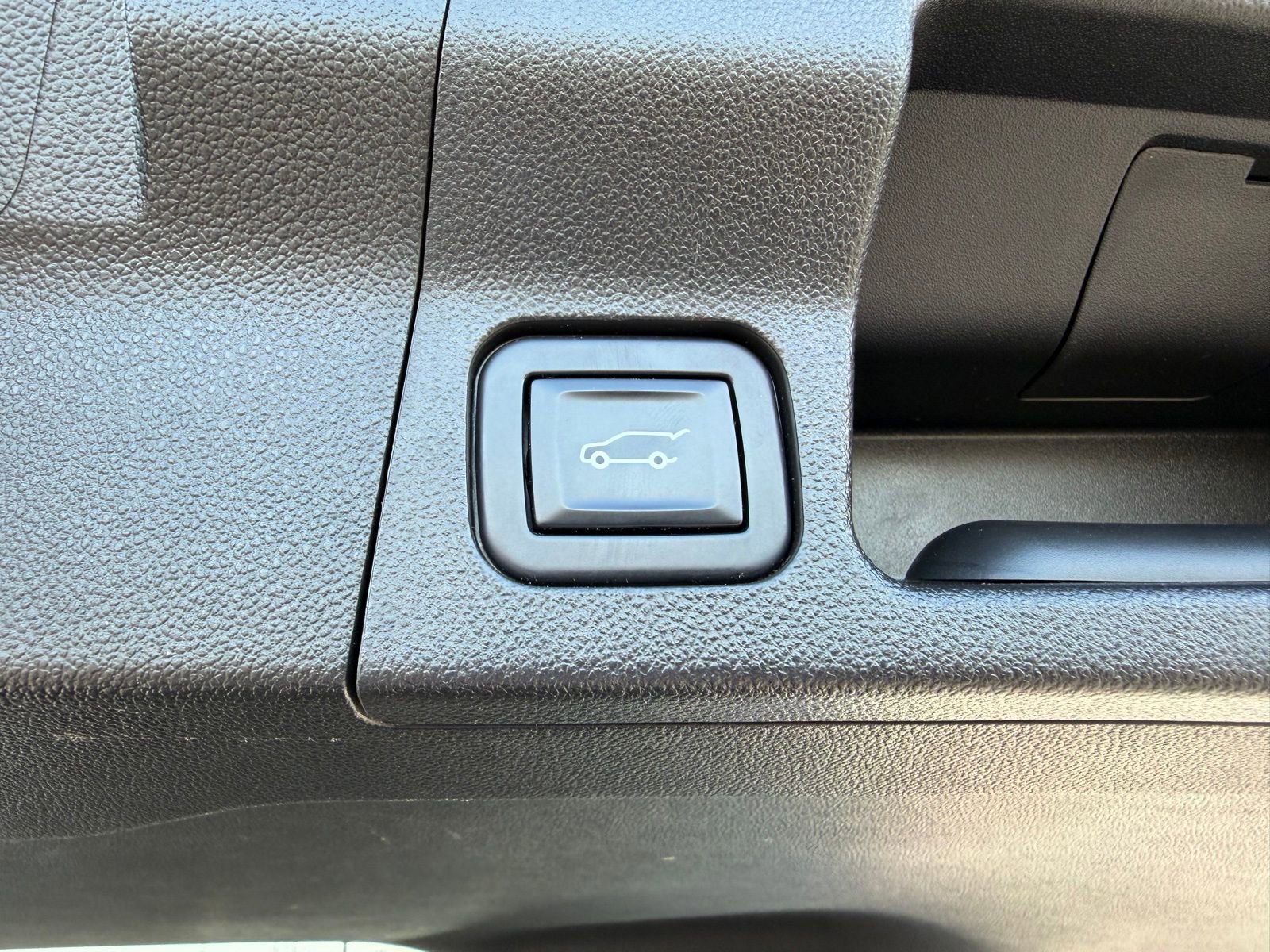 Used 2022 GMC Acadia SLE w/ Driver Convenience Package image 12