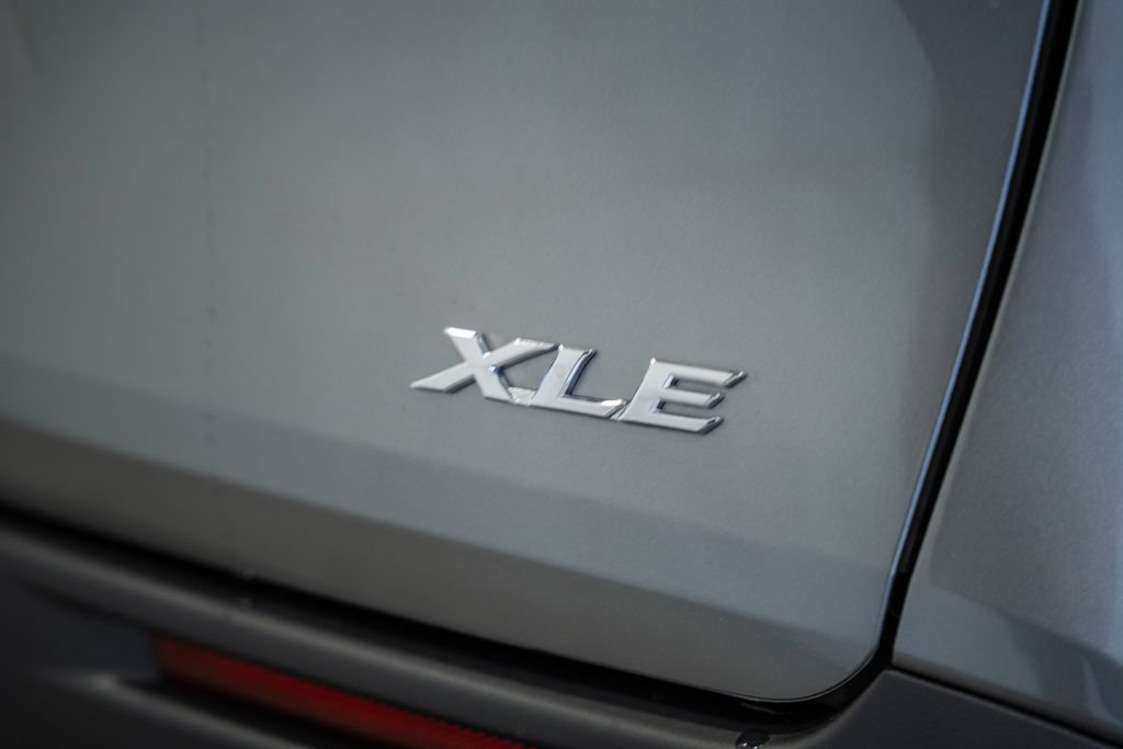 New 2026 Toyota Sienna XLE FWD image 9