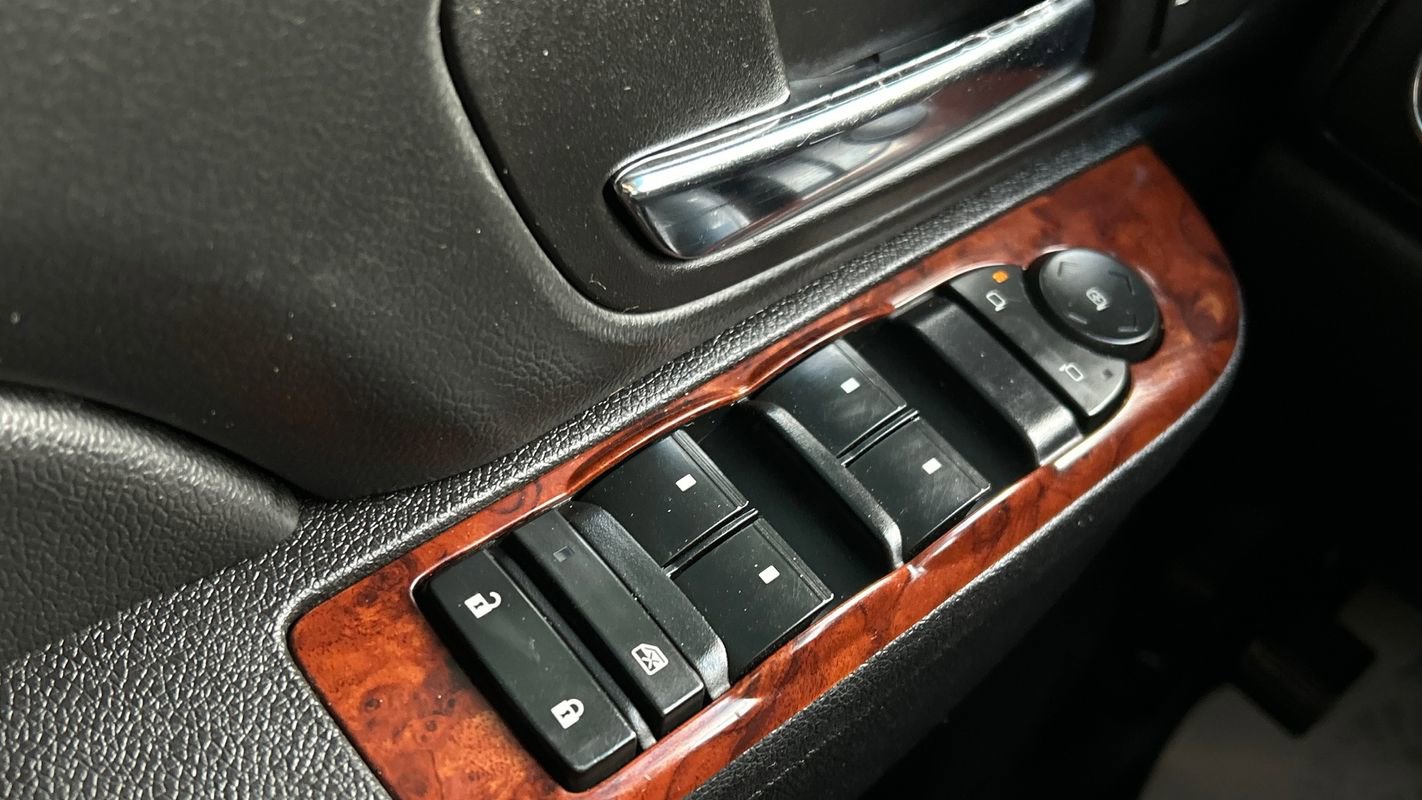 Used 2013 Chevrolet Suburban LT image 33