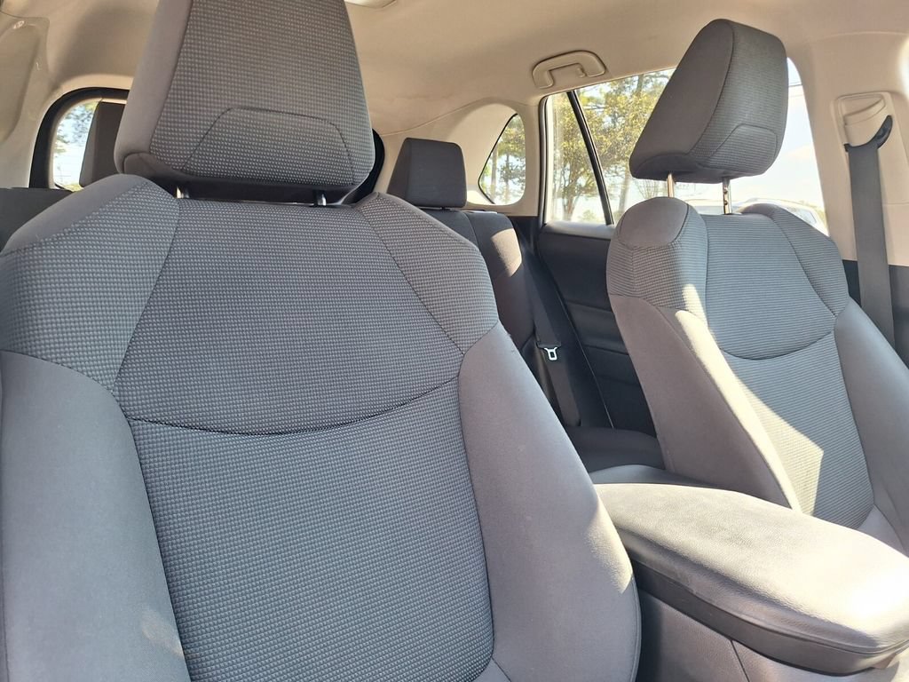 Used 2021 Toyota RAV4 LE FWD image 25