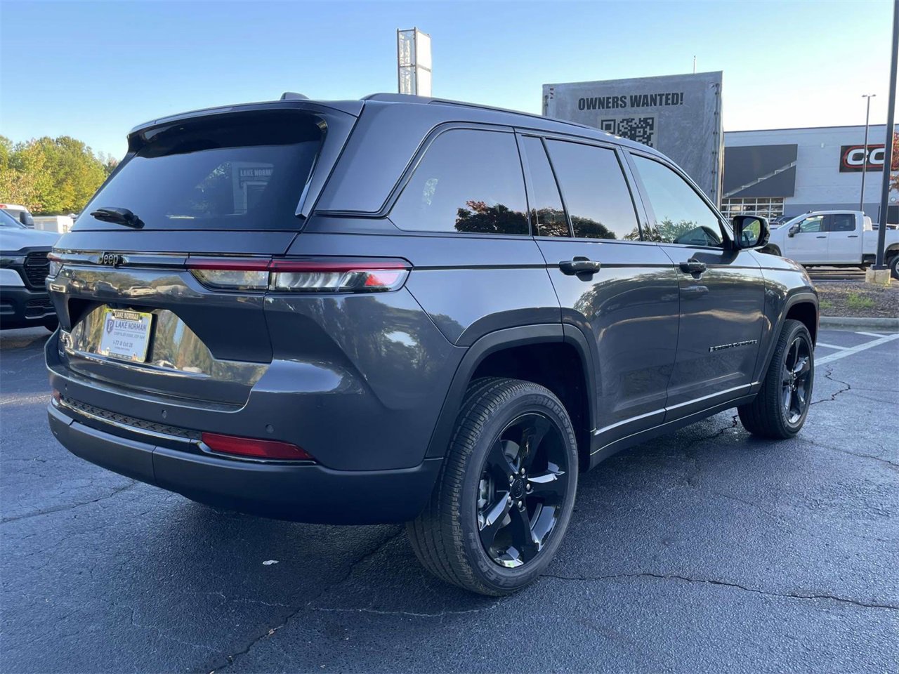 New 2025 Jeep Grand Cherokee Altitude image 9