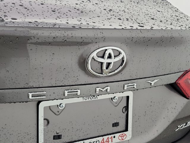 Used 2018 Toyota Camry XLE w/ Audio Package FWD image 9