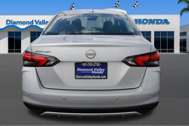 Used 2025 Nissan Versa SV FWD image 5