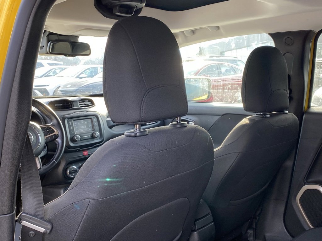 Used 2016 Jeep Renegade Latitude w/ Popular Equipment Group image 17