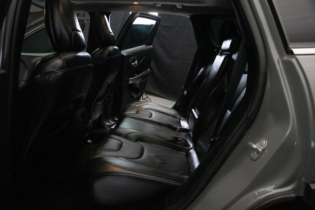 Used 2020 Jeep Cherokee Limited image 21