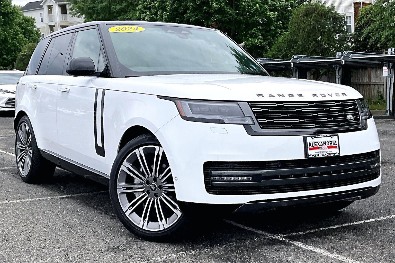 Used 2024 Land Rover Range Rover SE AWD/4WD image 2