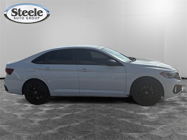 Used 2022 Volkswagen Jetta Sport image 6