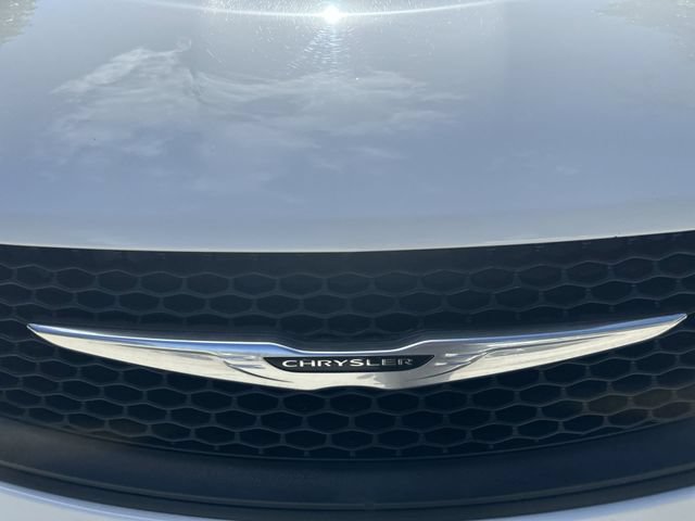 Used 2023 Chrysler Voyager LX FWD image 10