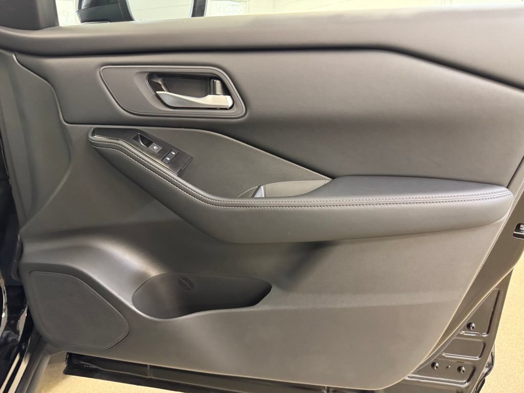 Certified 2026 Nissan Rogue SV AWD/4WD image 27