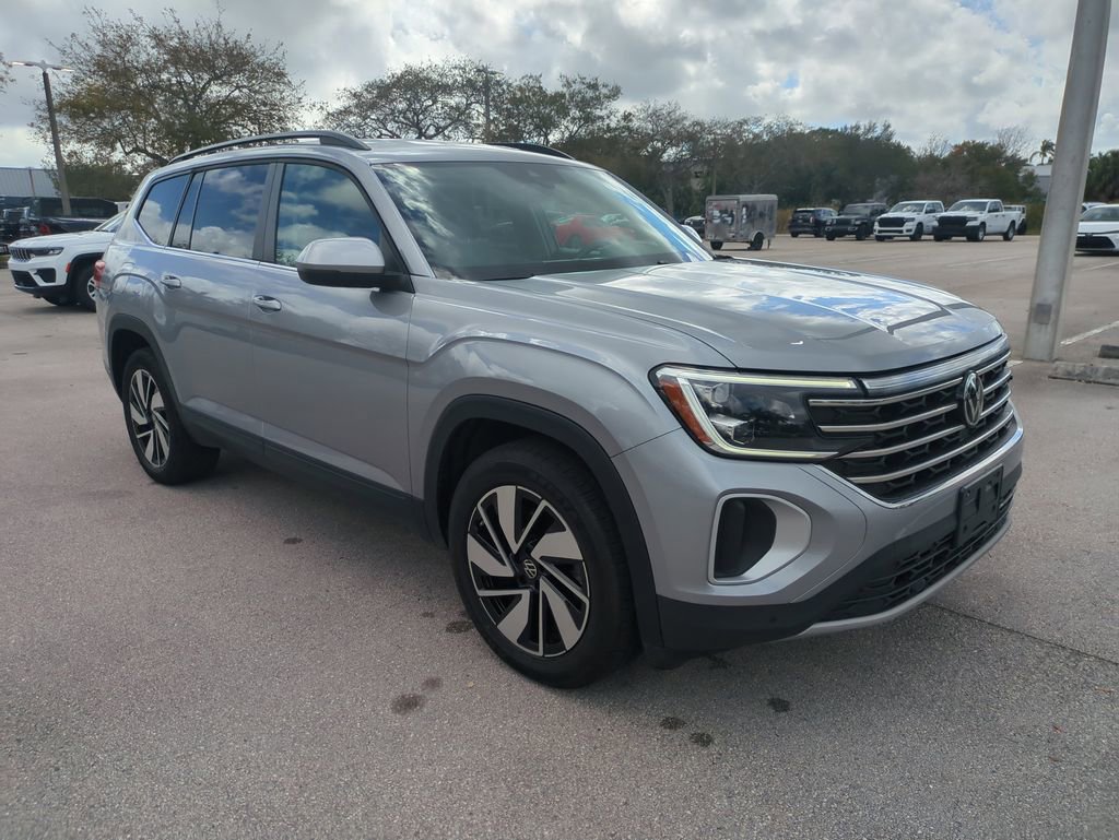 Used 2024 Volkswagen Atlas SE AWD/4WD image 2