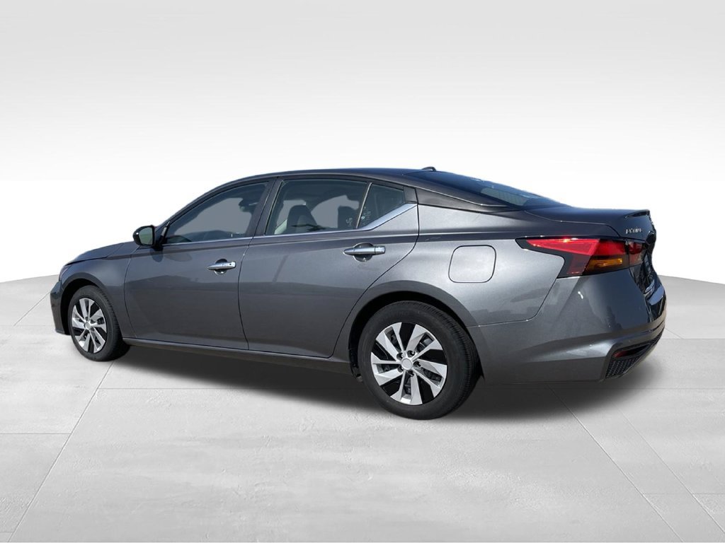 Used 2024 Nissan Altima 2.5 SV FWD image 6