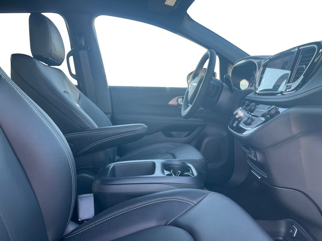 New 2026 Chrysler Pacifica Select FWD image 24