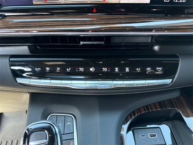 Certified 2023 Cadillac Escalade ESV Premium Luxury image 25