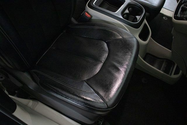 Used 2022 Chrysler Pacifica Touring-L image 17