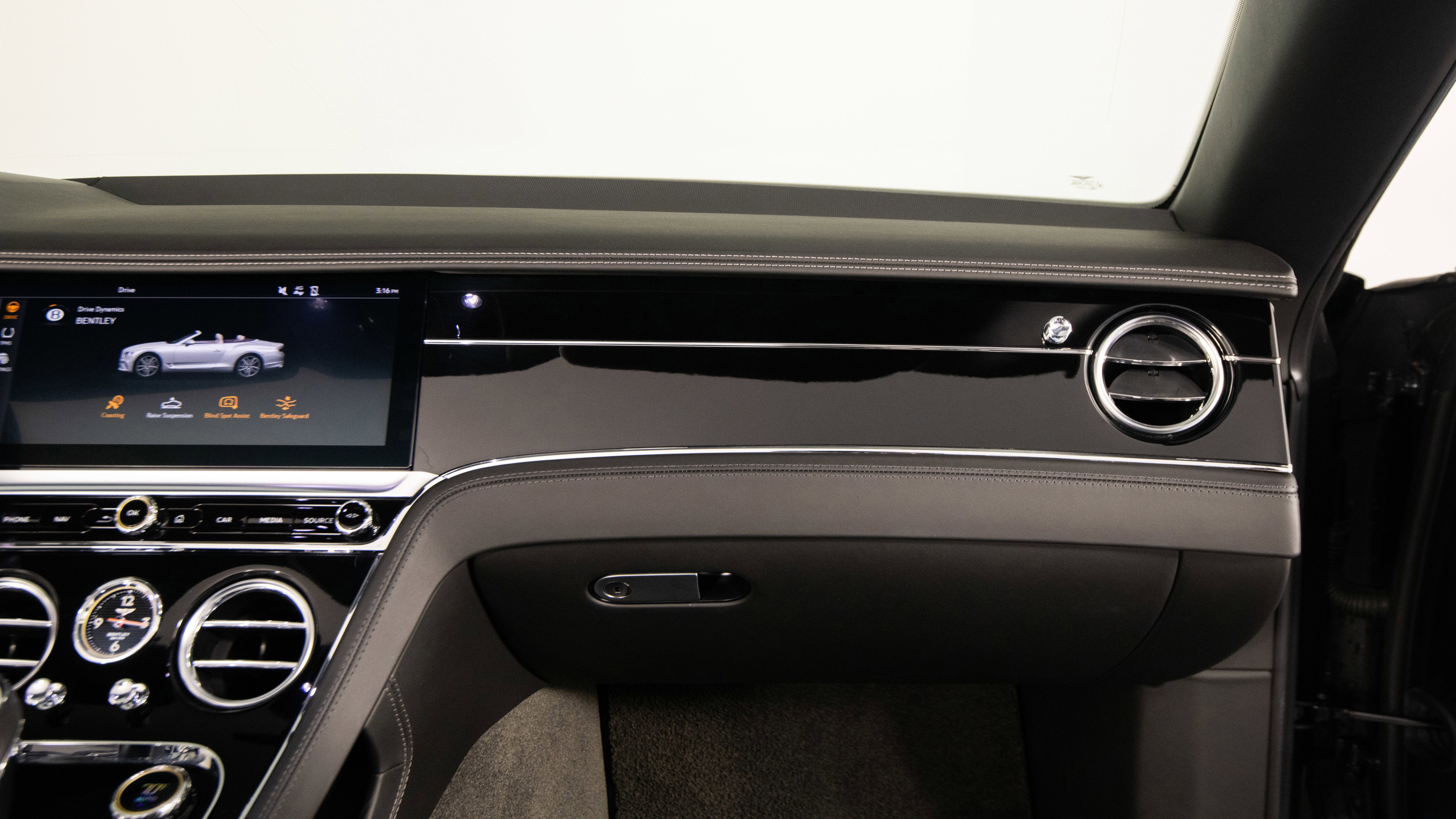 Used 2020 Bentley Continental GT image 29