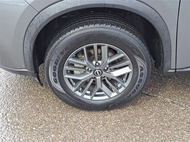 Used 2024 Nissan Rogue S image 9