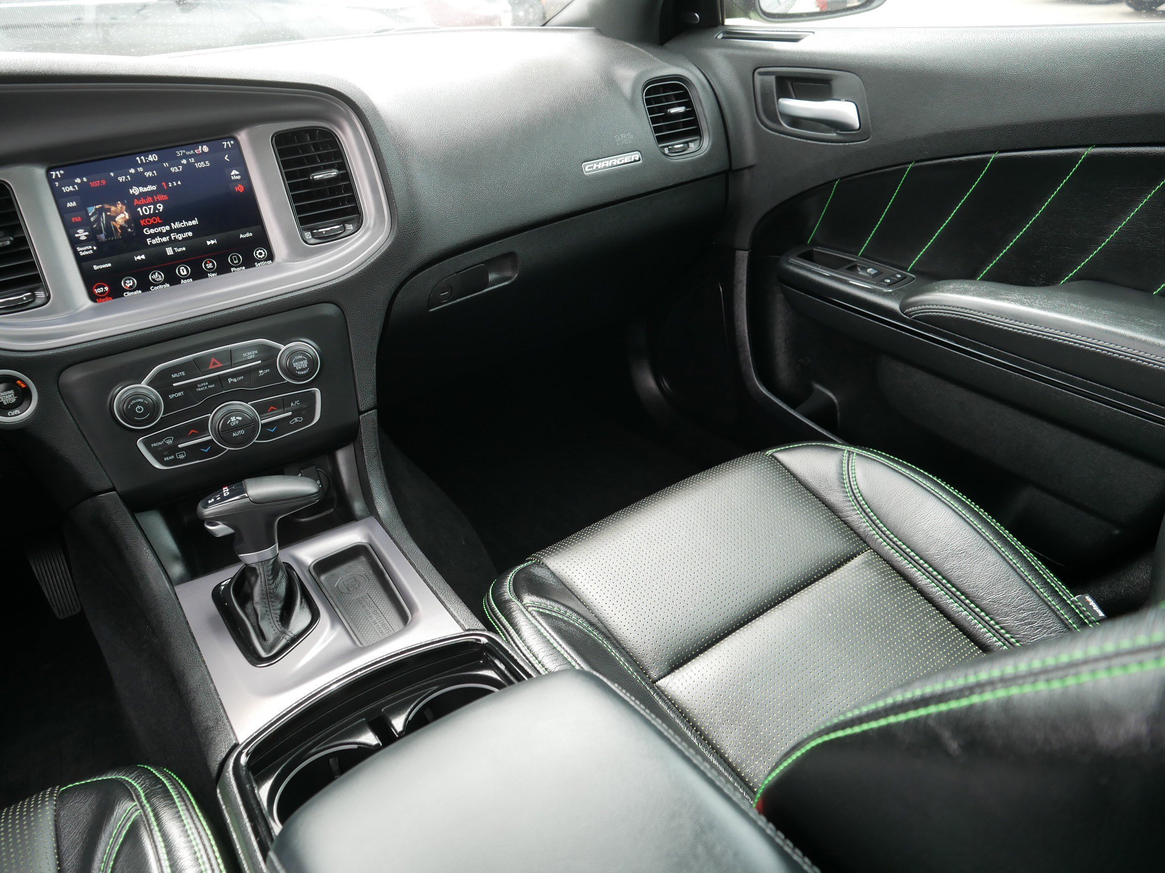 Used 2023 Dodge Charger SXT w/ Blacktop Package image 11