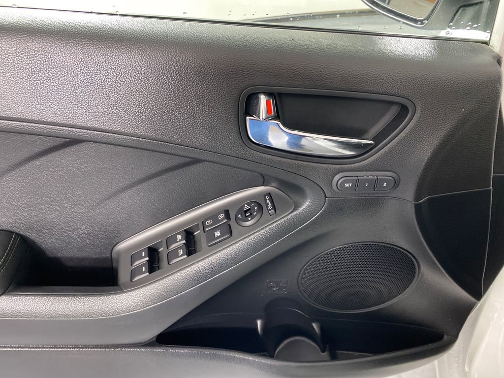 Used 2016 Kia Forte EX w/ EX Premium Package image 12