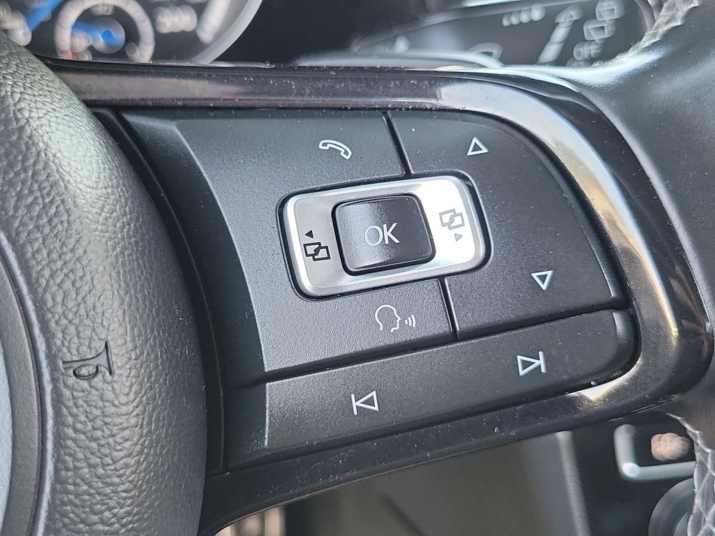 Used 2016 Volkswagen Golf 4-Door AWD/4WD image 6