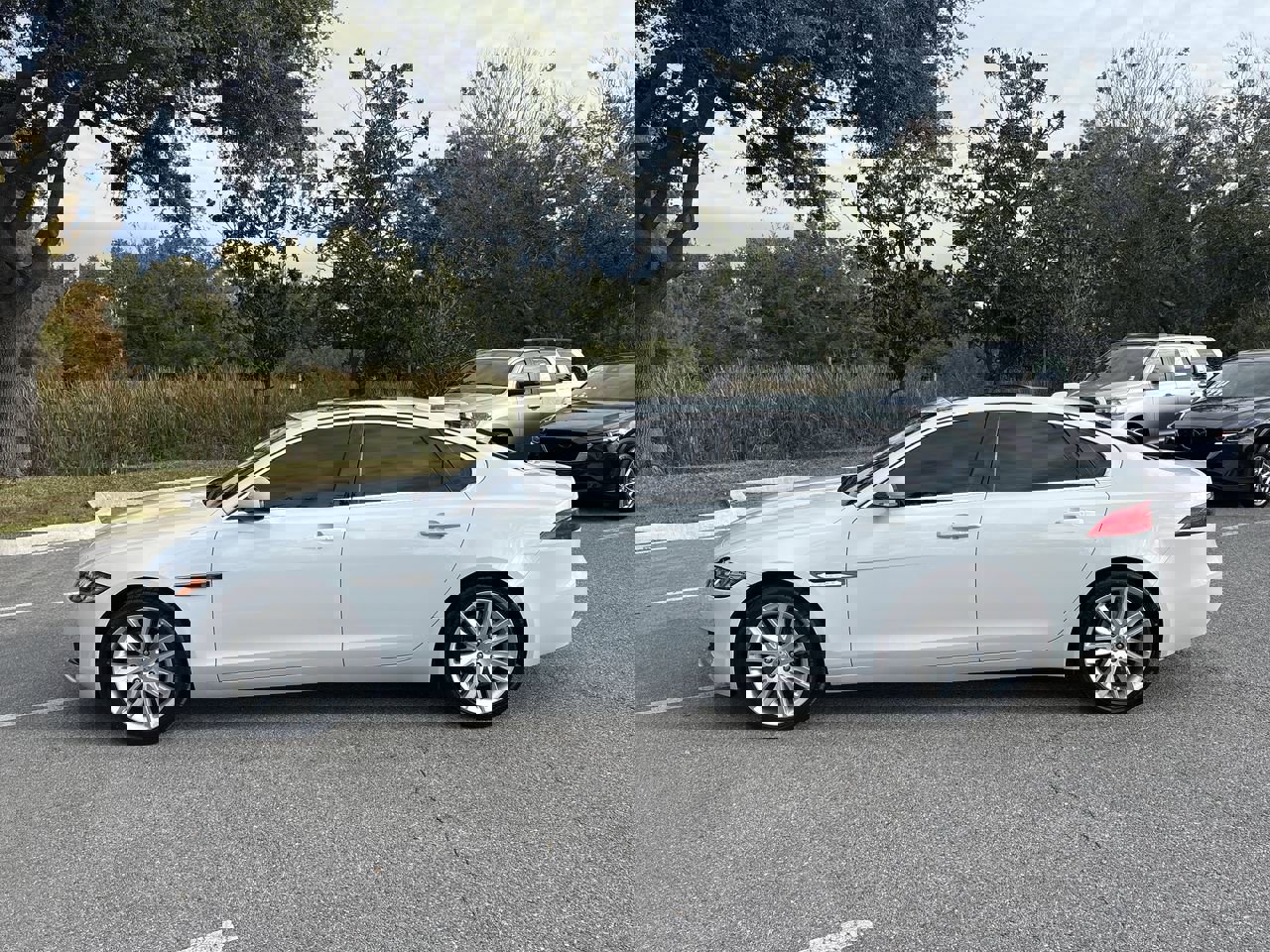 Used 2018 Jaguar XF Portfolio image 5