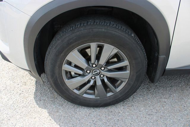 Used 2023 Nissan Pathfinder S image 10