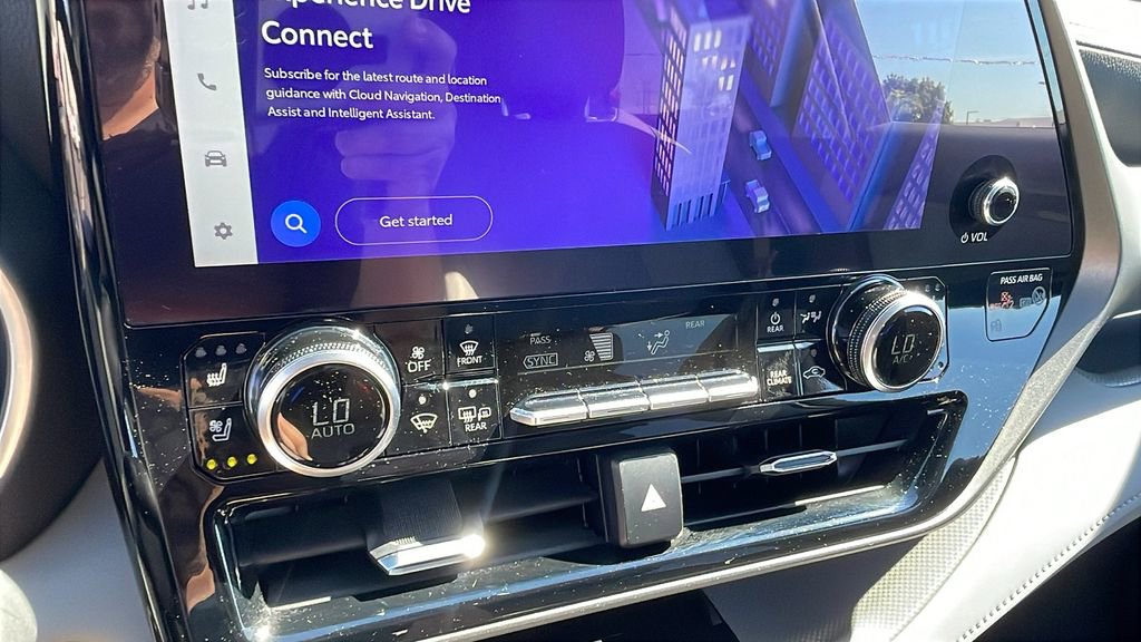 Used 2024 Toyota Highlander Limited image 21