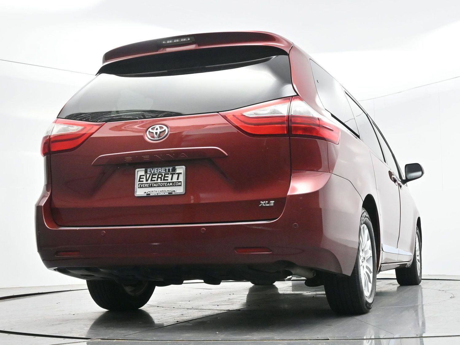 Used 2017 Toyota Sienna XLE w/ XLE Navigation Package FWD image 57